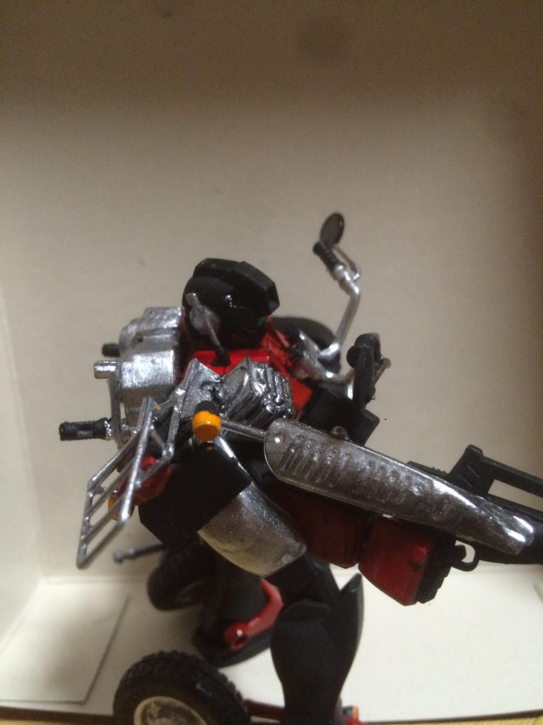 マフラーは武器に！多分うるさい！