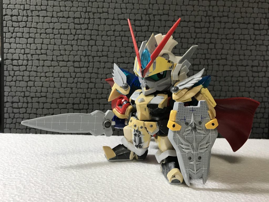 フェイス、肩は魔竜剣士ゼロ
腕、体はEXスタンダードのアストレイ
足は騎士ユニコーンとバーサルナイトガンダム
兜は孫権ガンダム