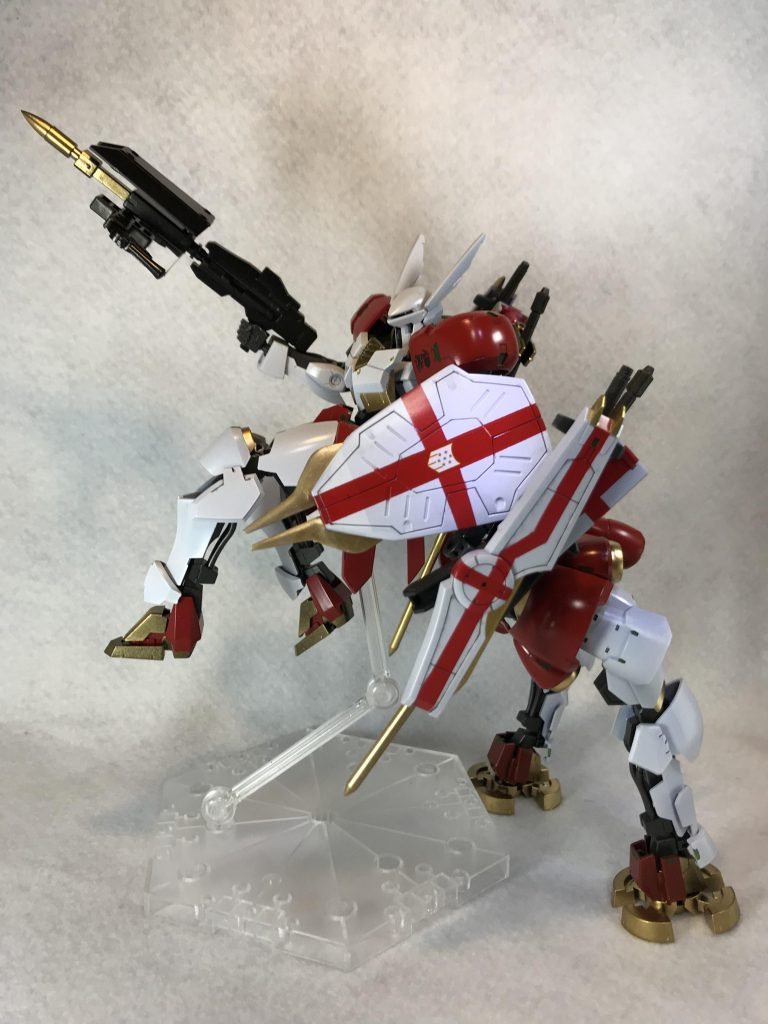 近接武器は機体側部のシールド兼ウェポンラックに装備されている。