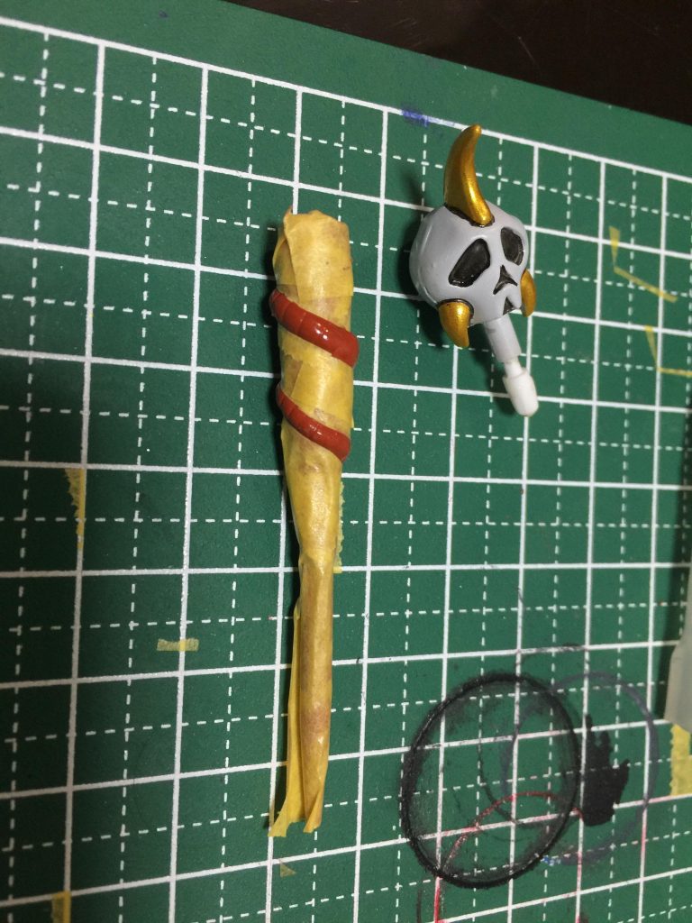 杖 パテで埋めたり蔦が有機的でマスキングめんどくさかったり、延長部が折れたりと予想外難関でした。
バネ発射機構は泣く泣くオミット 強力なバネでドクロ発射を最終兵器みたいなアホっぽさを出してみたい。