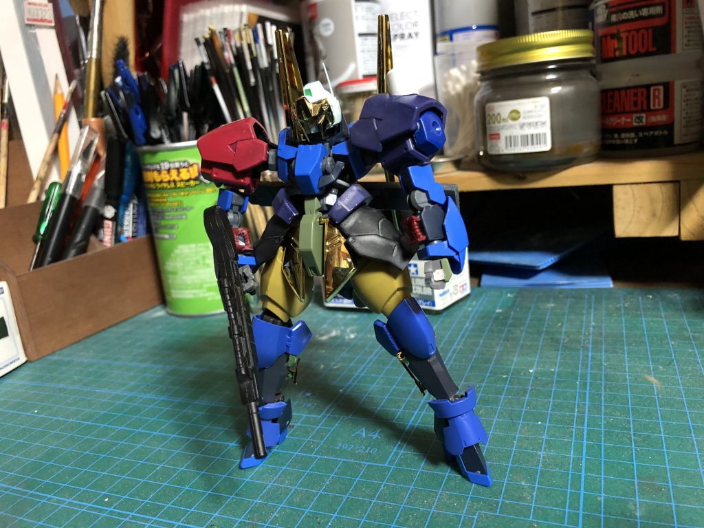 グレイズの上半身にヘルムヴィーゲリンカーの下半身をベースに百式と百錬をミックス。