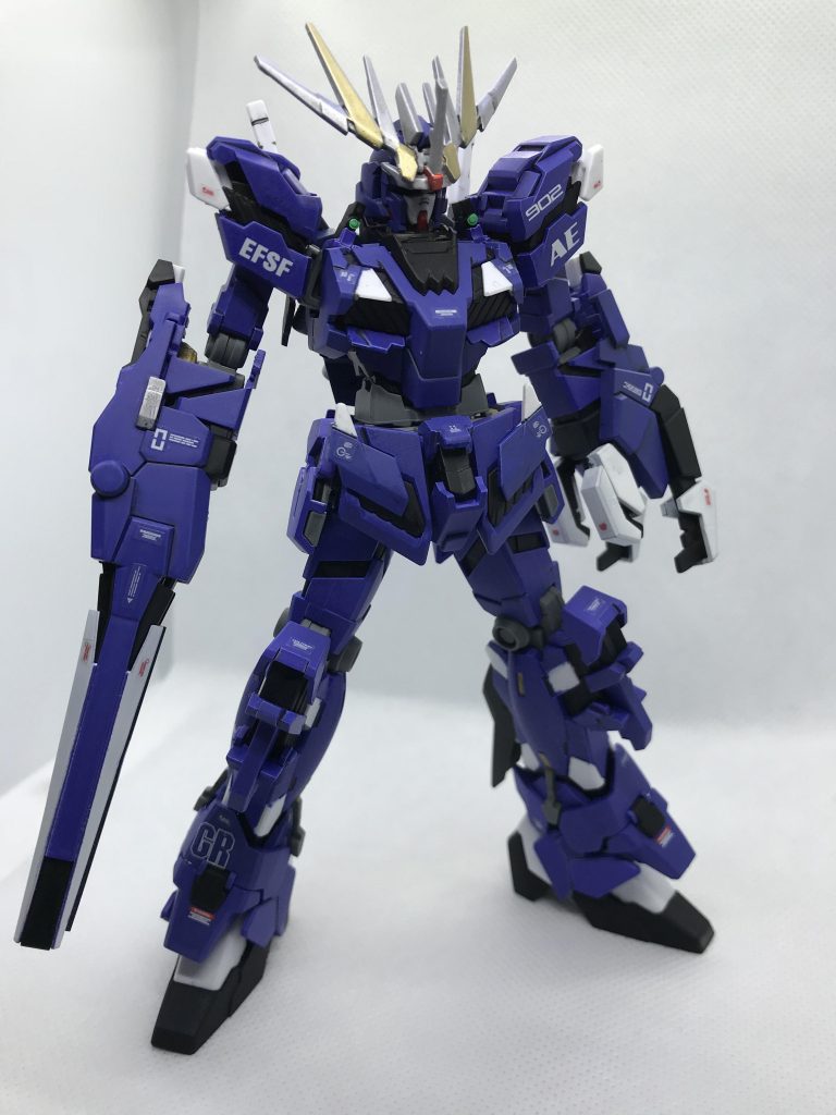 RX-0の4号機、サーペント
2号機であるバンシィの後継機。
本機もゼネラルレビル特務隊所属ブルーセカンドと同様、ジオン根絶やし構想により造られた機体。
常にNT-Dが発動状態にあるが、人の感情を持たない搭乗者のためサイコフレームが発光することがない
ブラックサイコと呼ばれている。