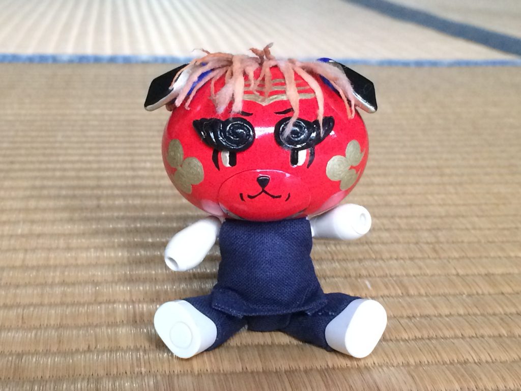 眉毛は樹脂粘土で立体的に、顔は筆塗りしました。