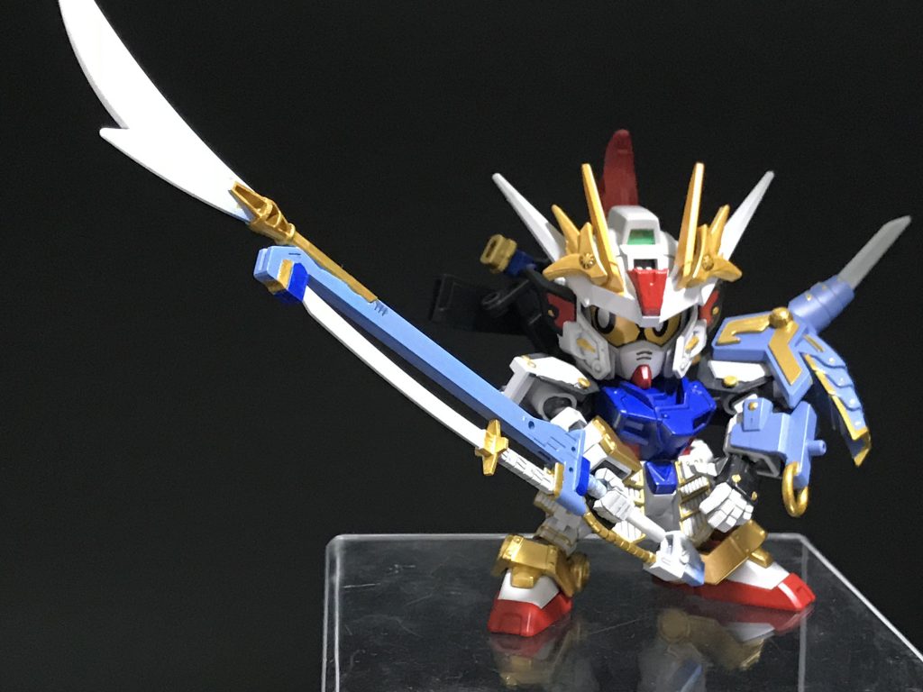 ソードストライカーを装備した姿
ソードと薙刀、刀を組み合わせてます。