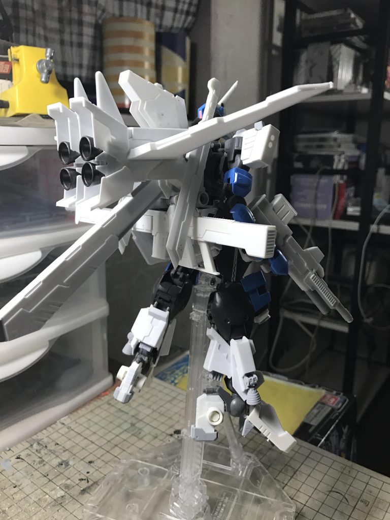 反省点
①直角・平行で直線的な自作パーツが多く、キットとの馴染みが良くない所もある
②塗り分けを意識し過ぎて細かく分けすぎたパーツがあった点
③ゲームのイベントと作品の締め切りに追われ、デカールを貼り損ねた点
GBWCの選考を兼ねた某所のコンテストに出しましたが、多分全くもってダメでした