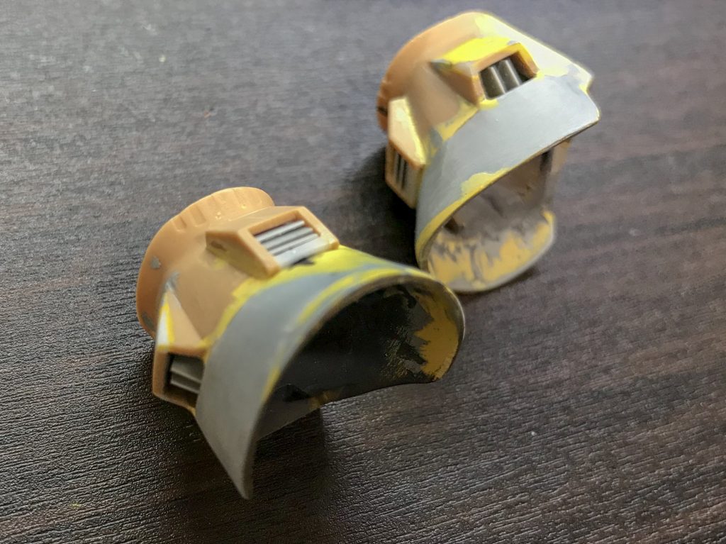 一番苦戦した脚部。切って貼って盛って削っての繰り返しだった気がします。