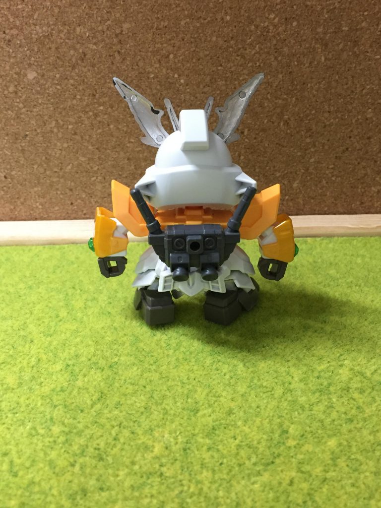 角飾り、腕、バックパックをジャンクから。