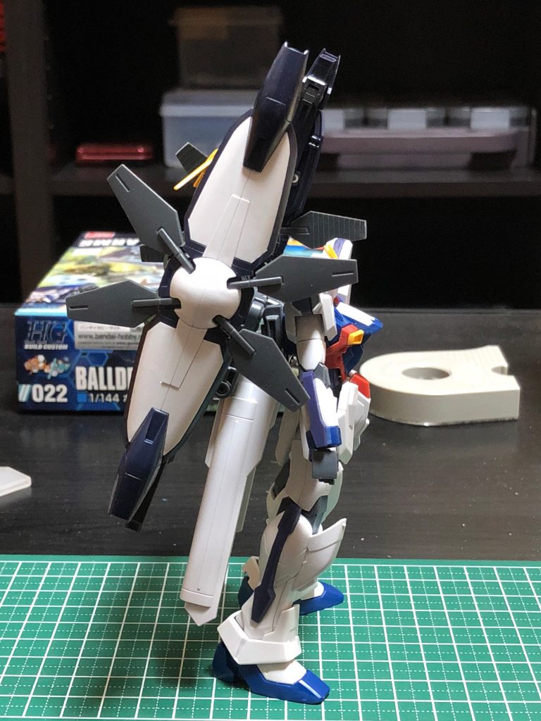 ディバイダーを付けた状態。この頃はフォビドゥンXディバイダーとして作る予定だった為、リフレクターではなくディバイダーのエネルギーポッドがついています。