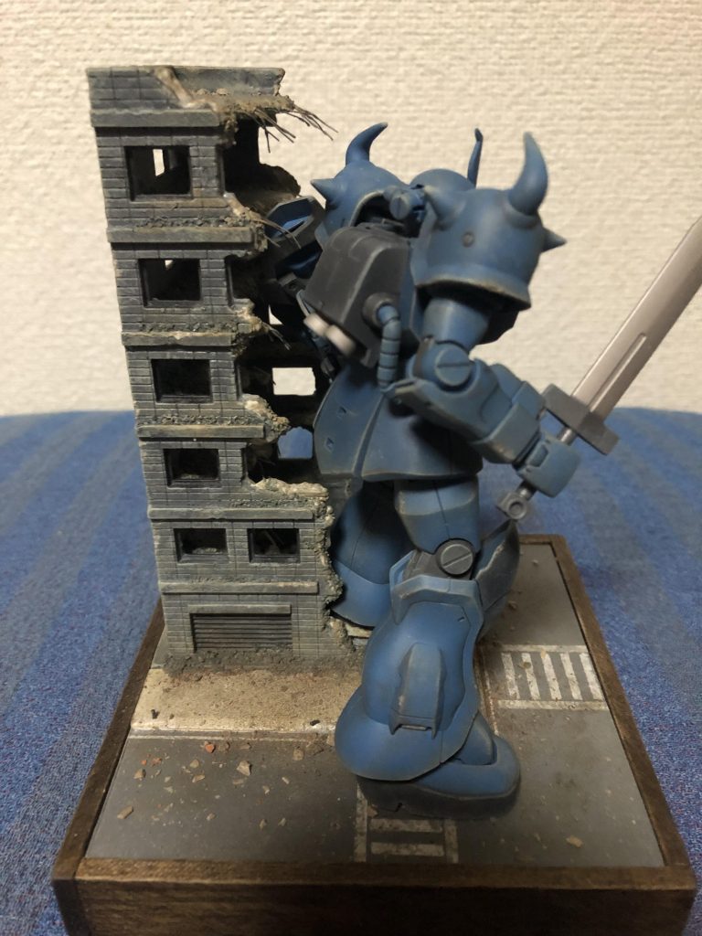 グフカスタム市街戦–4枚目/制作者：みつあき