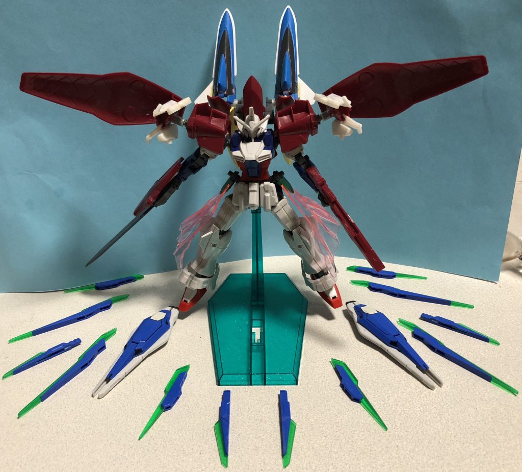 大量のソードビット、インコムユニットを展開しながら、スラストビームキャノン(拡散)を放つオールレンジ攻撃のイメージ！
もう、色はお気になさらずに… 笑