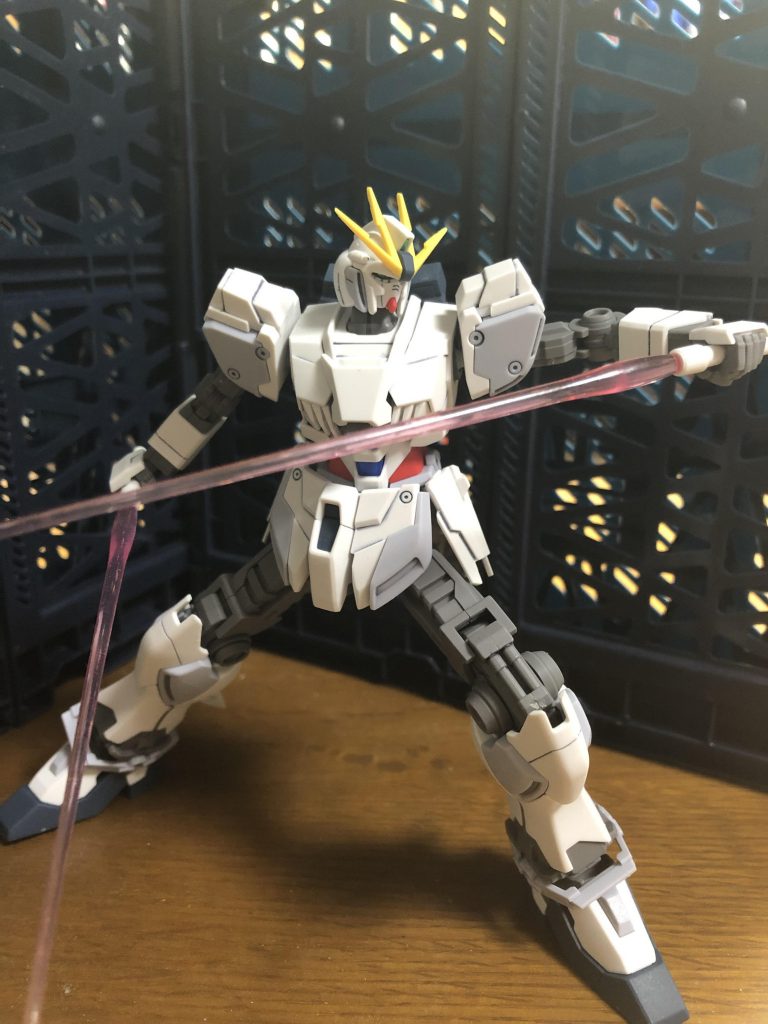 ビームサーベル
ひょろひょろだが、RX-0シリーズより自由なポージングが可能。