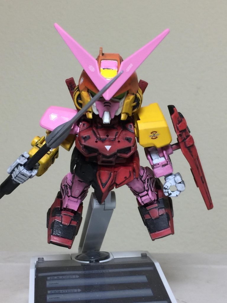 アップル・ガンダムが 敵ガンプラに
突撃する アピールショット!