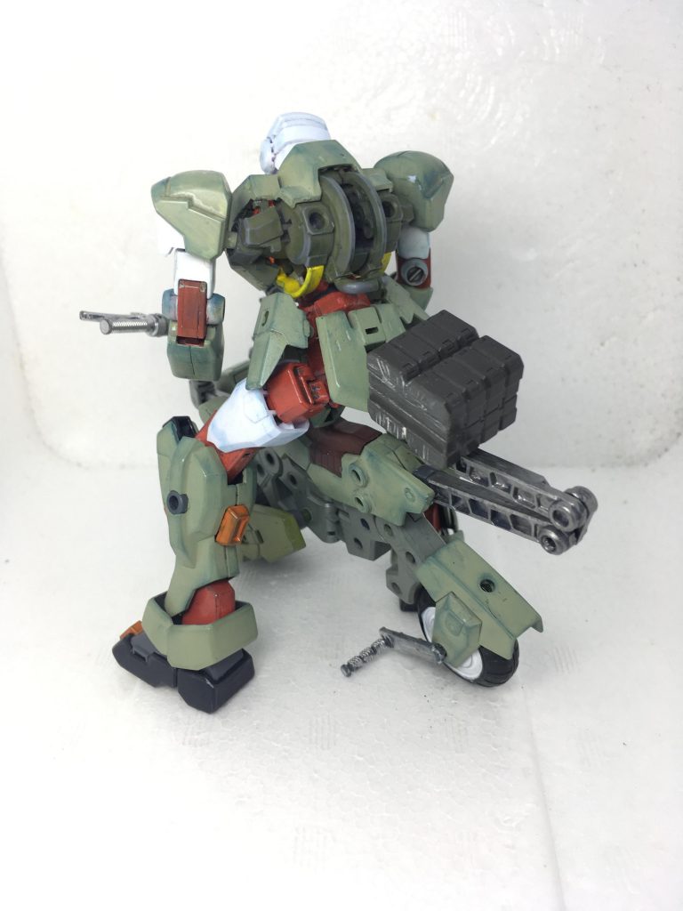 バイク+ライダー形態でのリアショット。
戦闘時いつの間にやらなくなり翌週しれっと乗っかってる箱も再現。