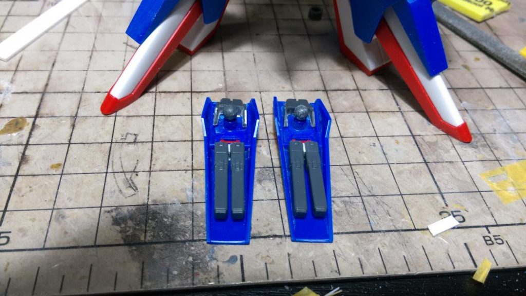 サイドスカートの裏にビームサーベルを４本装備しました。