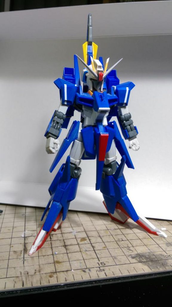 塗装前の状態。胸の真ん中を１ｍｍ、肩アーマーは横に１．５ｍｍそれぞれ延長し、爪先(？)の甲を板状に改造しました。