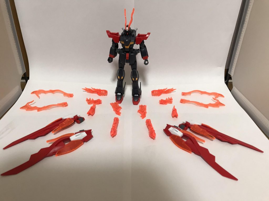 エフェクトはトライバーニングガンダムのものを使っているので頭部以外は全て取り外すことができます。