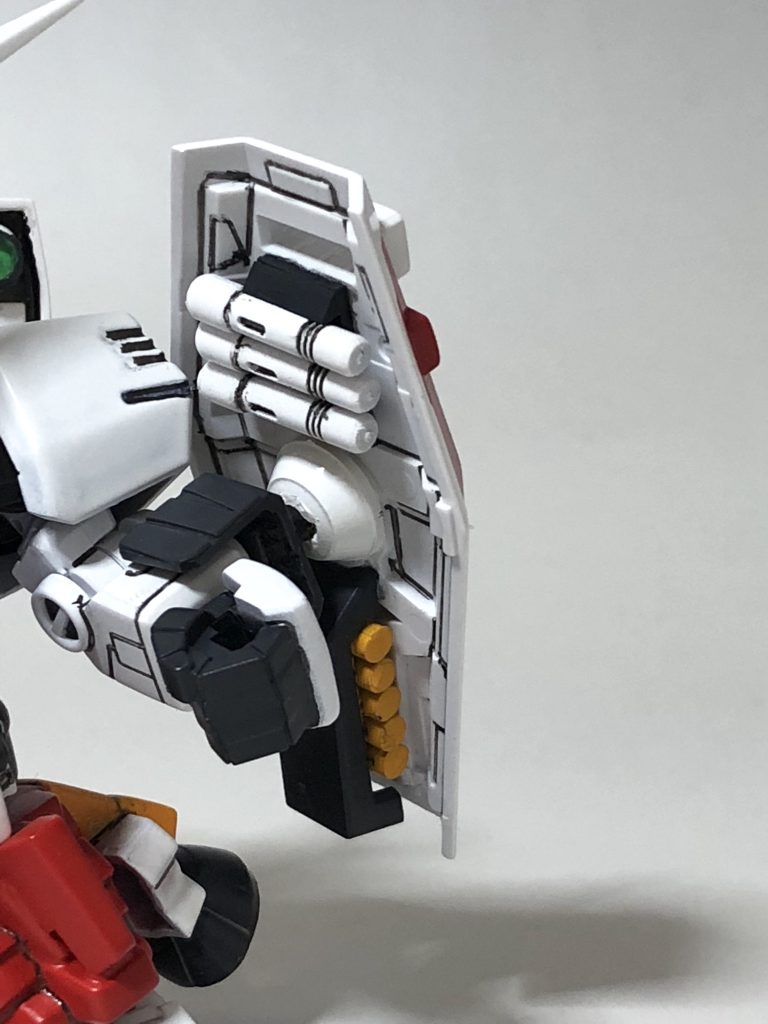 シールド裏側もデコりました。
サーベルラックに機雷装置。
バンドは腕時計のベルトではありません（笑）