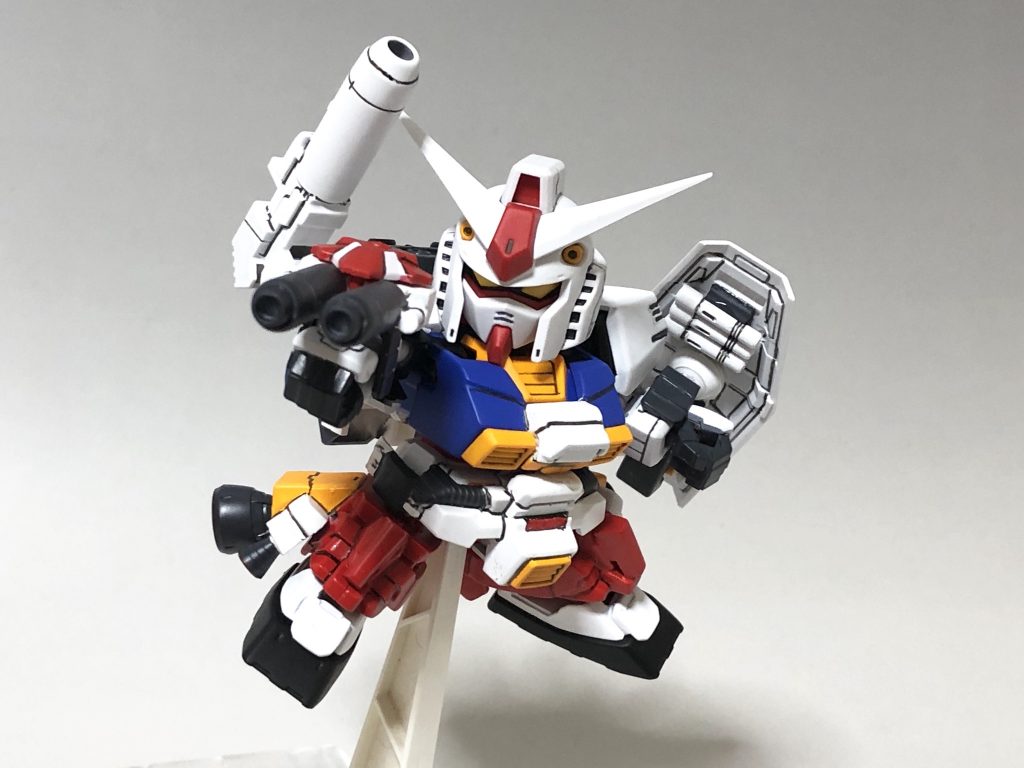 やはり、射撃ポーズはカッコいい。
砲身はBB戦士純正では細いのでジャンクパーツの砲身に変えました。