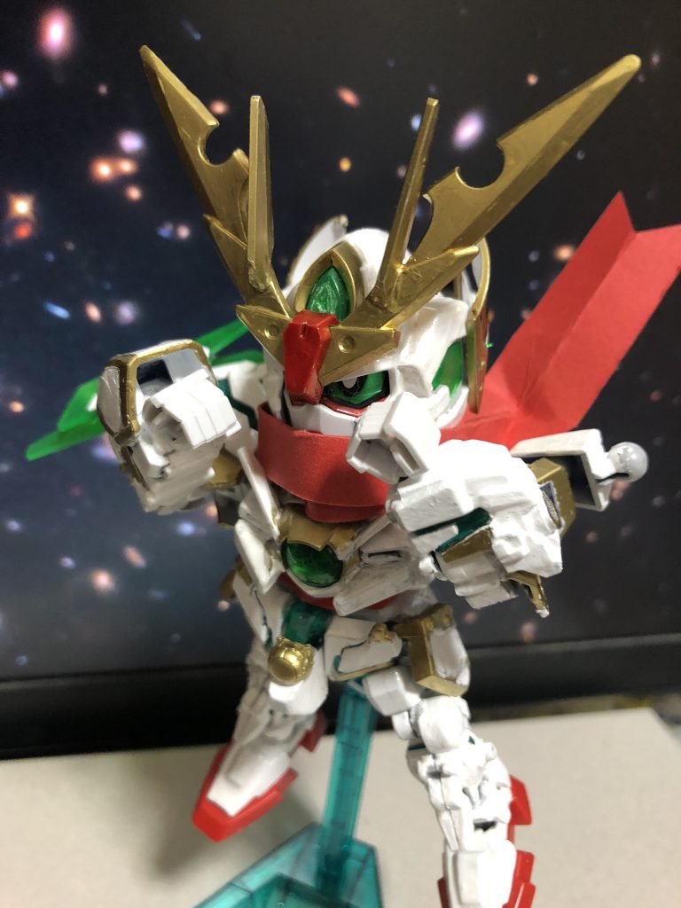 機能:トランザム 第一の奥義、刃のモード。胴部GNドライブのみをトランザムモードで使用し総合的な戦闘能力の向上を実現する。第二の奥義、心のモード。肩部GNドライブのみをトランザムモードで使用し、爆発的なGN粒子の散布による広域ジャミングを行う。終の奥義、忍のモード。ツインドライブシステムの接続状態による真のトランザム。しかし、機体の精度が粒子放出量に追いついておらず一瞬でオーバーヒートし機能不全に陥るため、額のGNハイメガカノンから放つ大出力ビーム・斬真光の使用時のみに起動される。またその威力は格上のダイバーの必殺技にも引けを取らないものだが、機体制御用の粒子も放出してしまうため使用直後は機体性能が大幅に低下してしまう未だ発展途上の機能である。