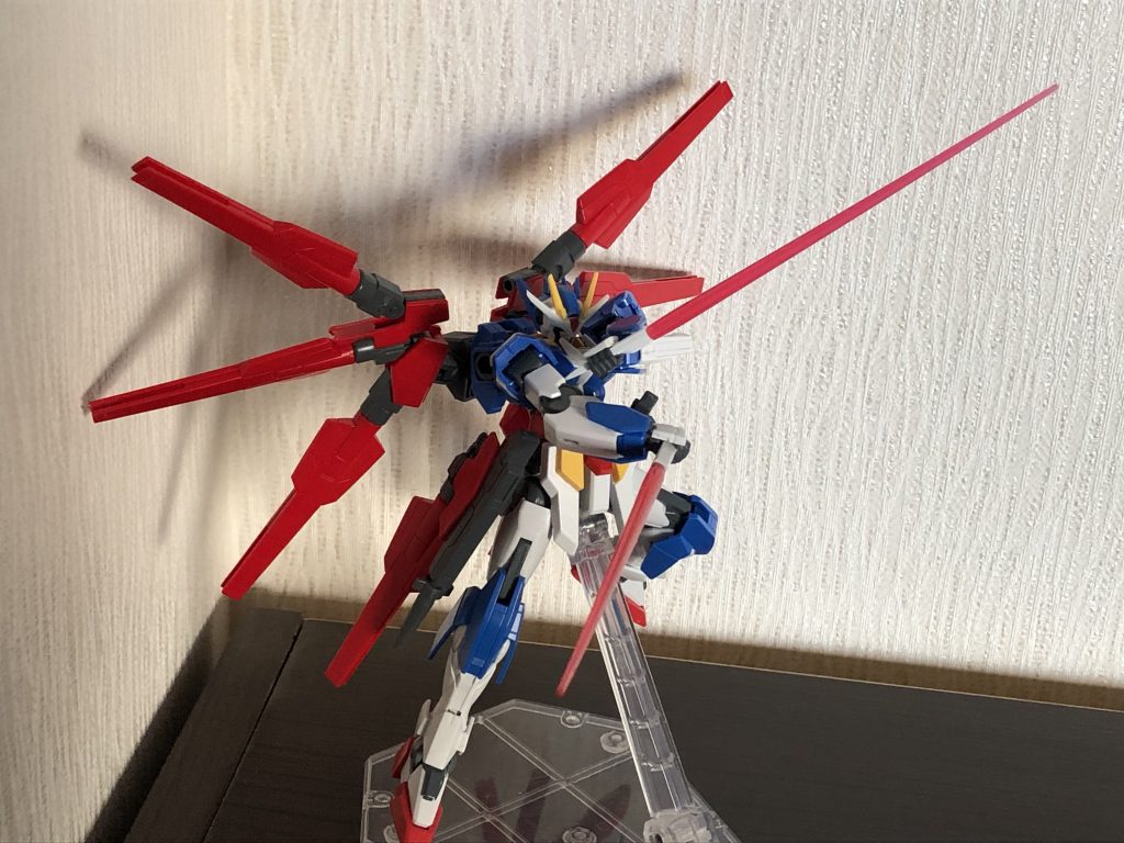 パラディン、ロード、ソードマスター共通武装のGNビームサーベルです。フロントスカートの内側に内蔵されアリオス方式で取り出します