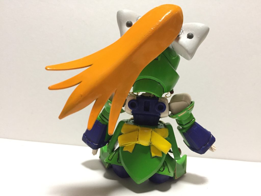 背面。リボンはプラ板。