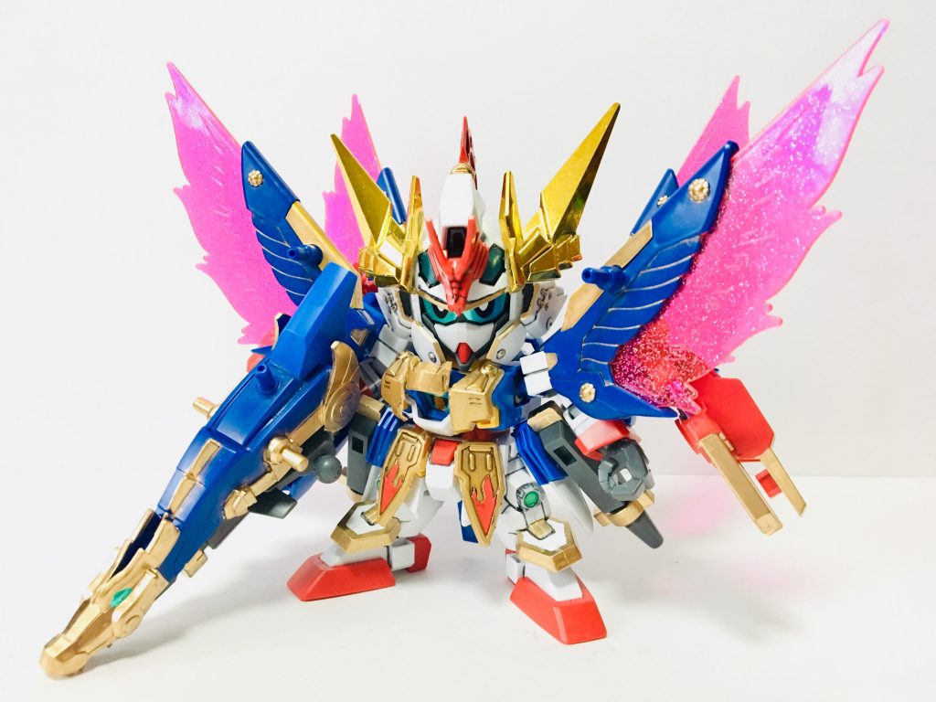 カスタム形態フロント。突頭が分離し栄路通と合体。両肩に「破裂兜爪(バレットクロー)」、手持ちに「突頭雷威銃(ドッズライフル)」を構える。また、肩の2対の翼から光が溢れ出る。