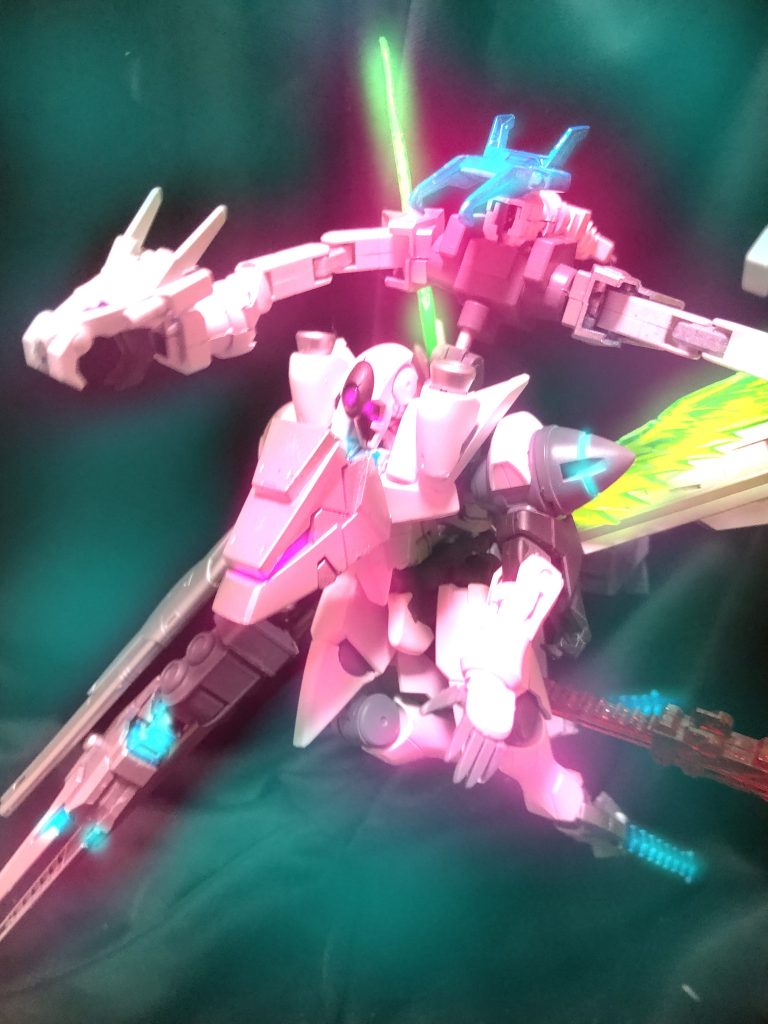 D-TRANS-AM
右肩の擬似GNドライブと左肩のGNドライブDを同調させ行うトランザム。どちらかといえばGNドライブDのトランザムを擬似GNドライブでサポートする形となる。