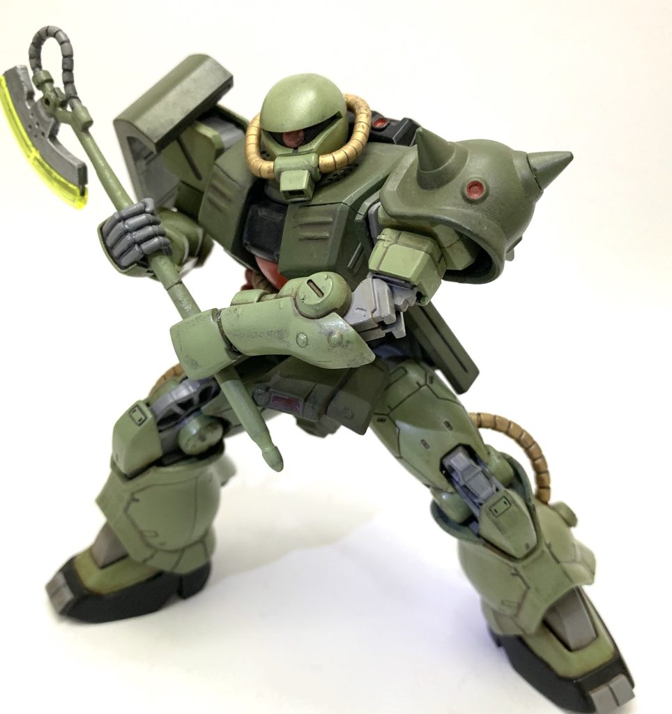 ヒートホークの両手持ちを再現したかったのでクロスシルエットのヒートホークをベースにグリップを延長してます。持ちやすさ優先でかなり太くしています。