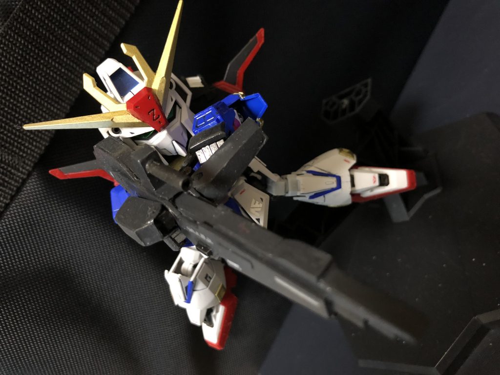 コレは何なのであろう？
クロスシルエットZガンダム開発時に可変も視野に入れたことの名残りであろうか？
私はコレらを、バンダイの挑戦と捉えた。
ウェブライダーへの可変？やってみろよと！
