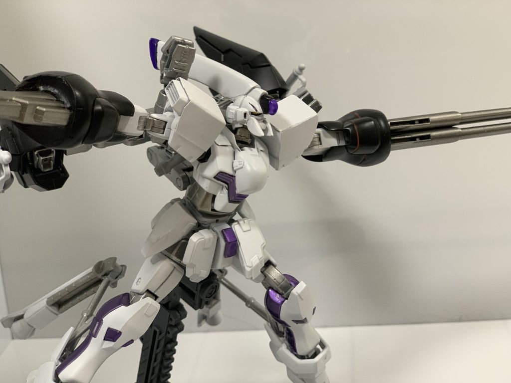 装甲のビームガンは本体のまま使用可能。