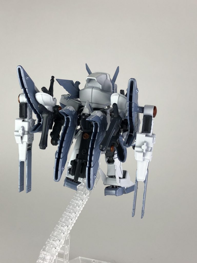 背面。見えづらいですが後ろにはエネルギータンクを付けています。