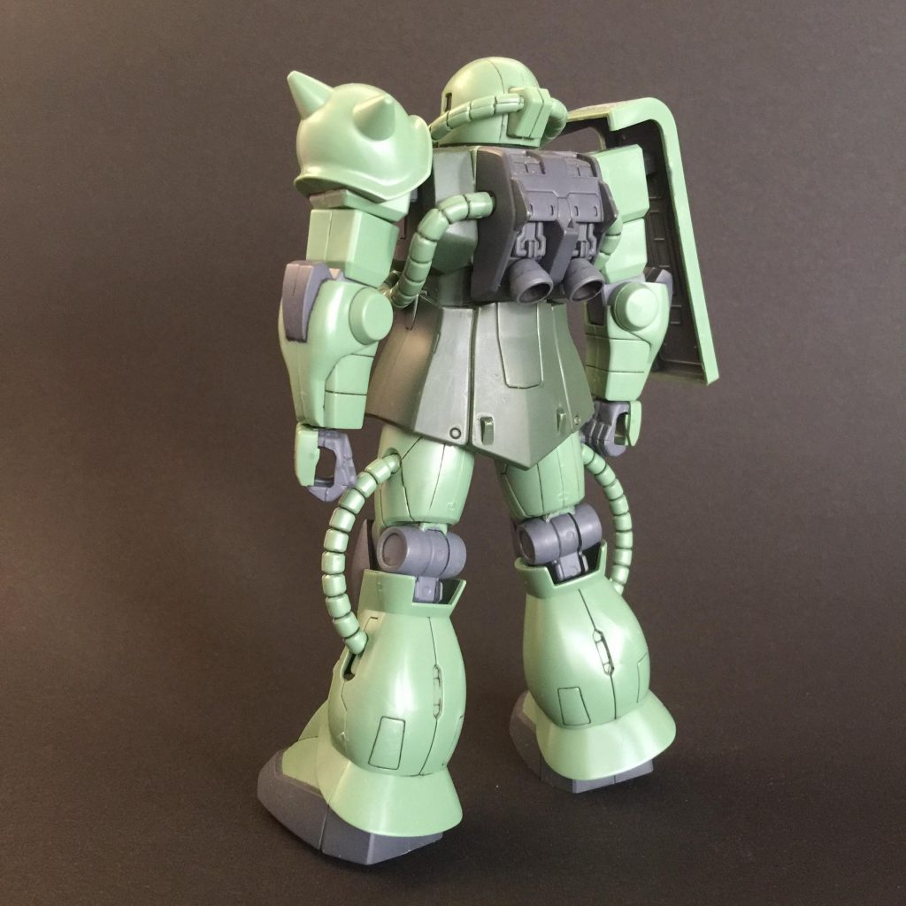 胴体の緑色とグレー部分を筆塗りしてます。
スミ入れはウェザリングカラーを使用。