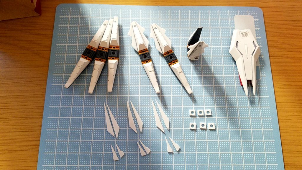 ファンネル側面はプラ板を貼っています