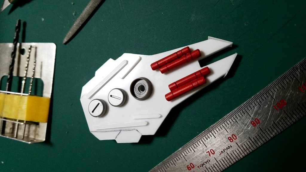 シールド側面はプラ板、裏側はディテールパーツです