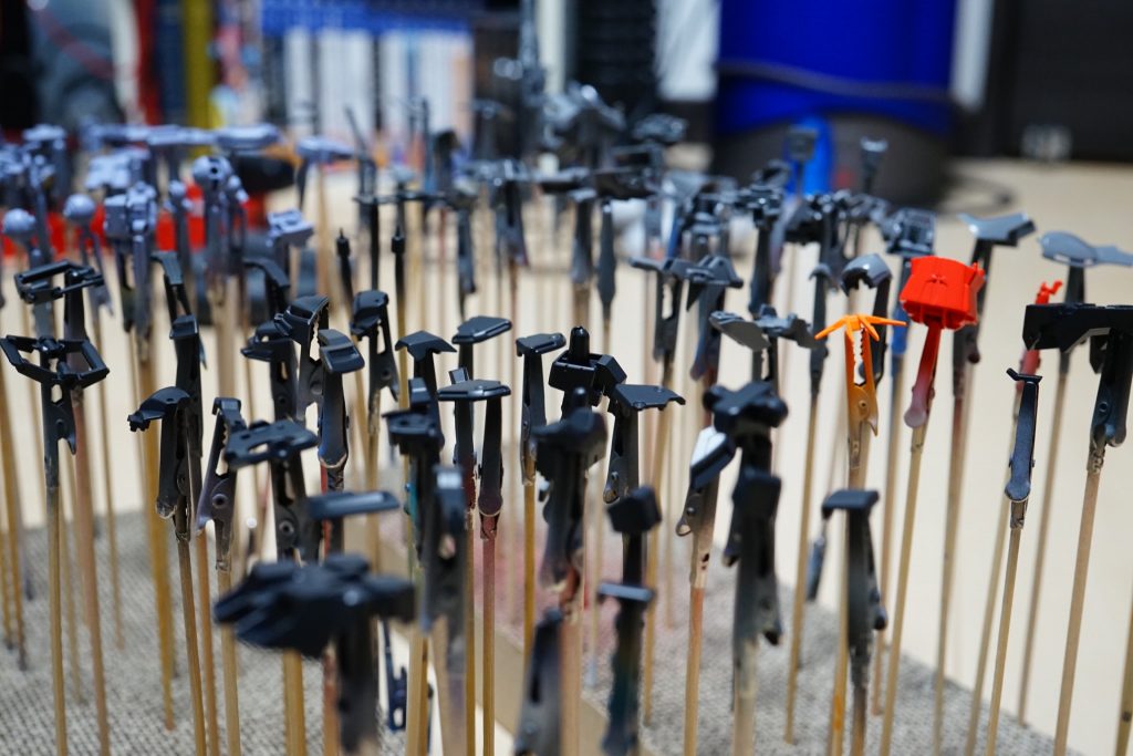 基本塗装の画像です、胴体とアンテナ以外は暗めで冷ための色を選択しています