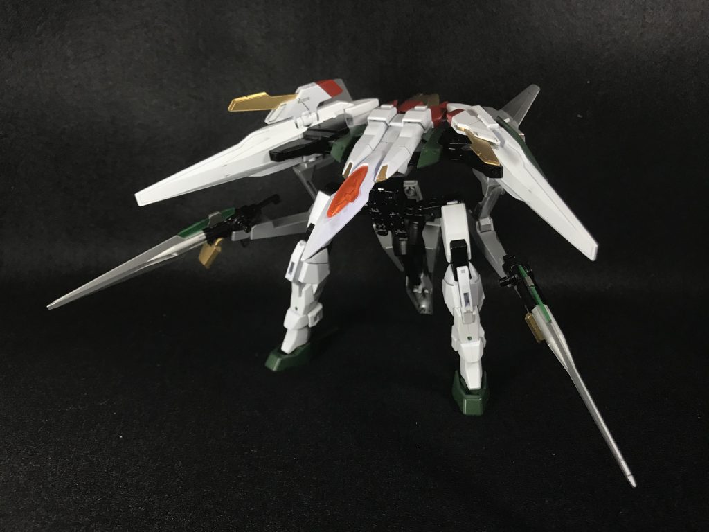 ## O-ファイター
また、遠距離射撃に比べると近距離格闘の能力が低い為、ミッションに合わせて有人支援機のO−ファイターも運用される。
O−ファイターにもGNドライヴが1機搭載されている為、単独での戦闘能力は一般的なMSに引けを取らない。