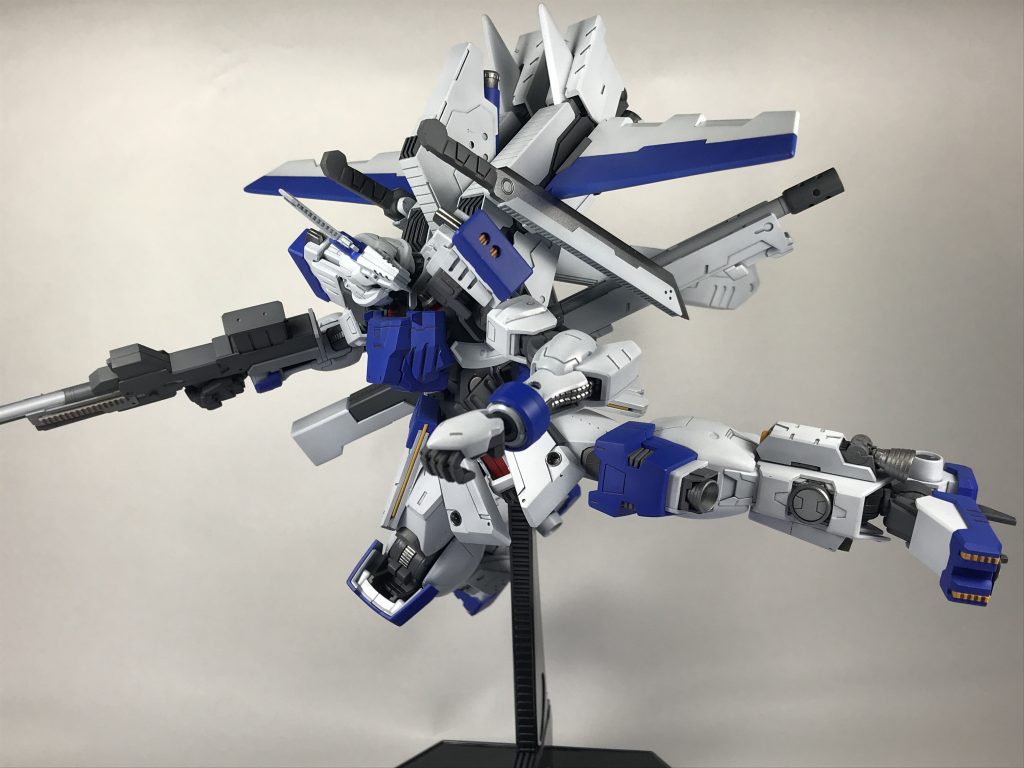 蹴りモーション
個人的にベストショット、新しいキットは割と無茶なポーズが決められて楽しいです
ベースとキットの接合部に『関節技』を使用してるので、保持力は問題無し