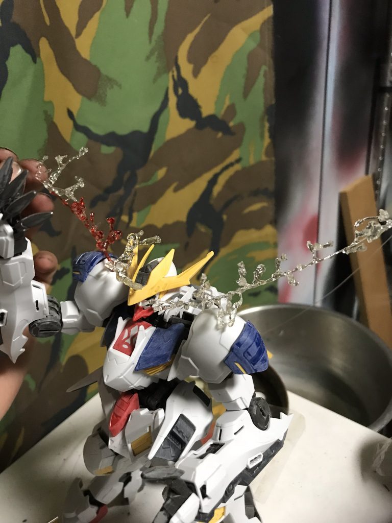 バルバトスの目の部分もuvレジンで造形