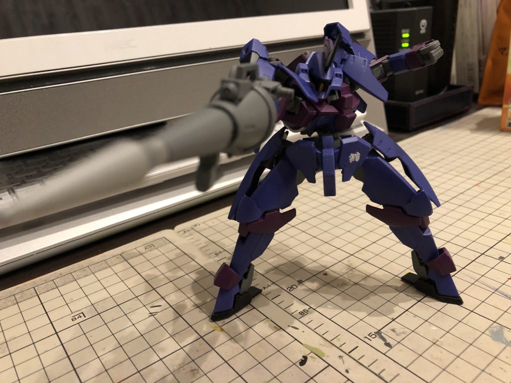 ランスライフル

グレイズ用のライフルを装備させた状態
推進力が向上したオキスタンであればラノラミネート装甲にもダメージを与えられる