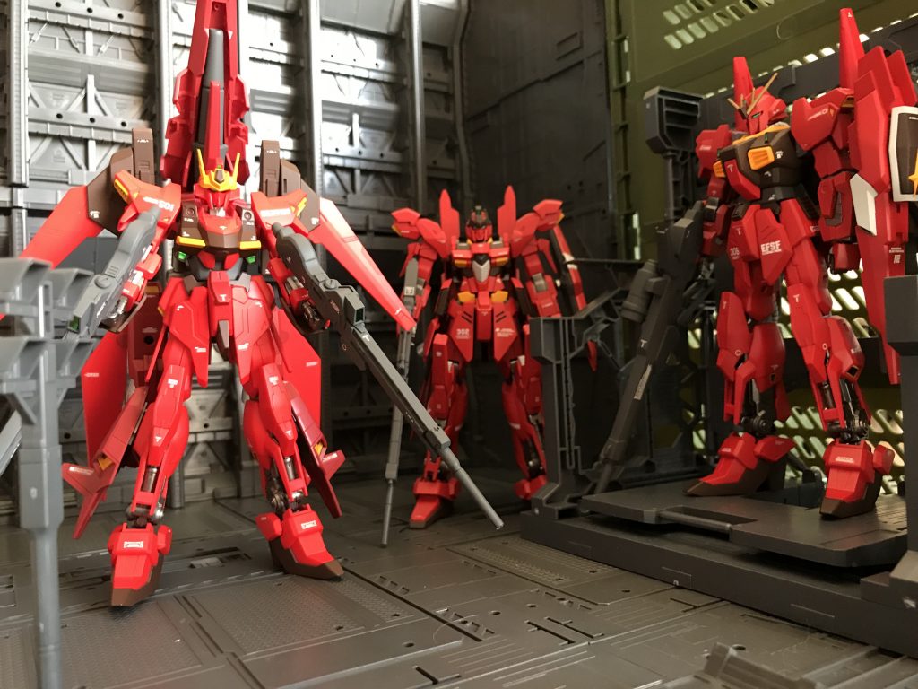 『赤色』繋がりという事で、以前に投稿
させて頂いた、デルタプラス改と百式改
をゲスト出演させてみました。
同じ部隊の所属機の様でカッチョE〜!
♪───O(≧∇≦)O────♪