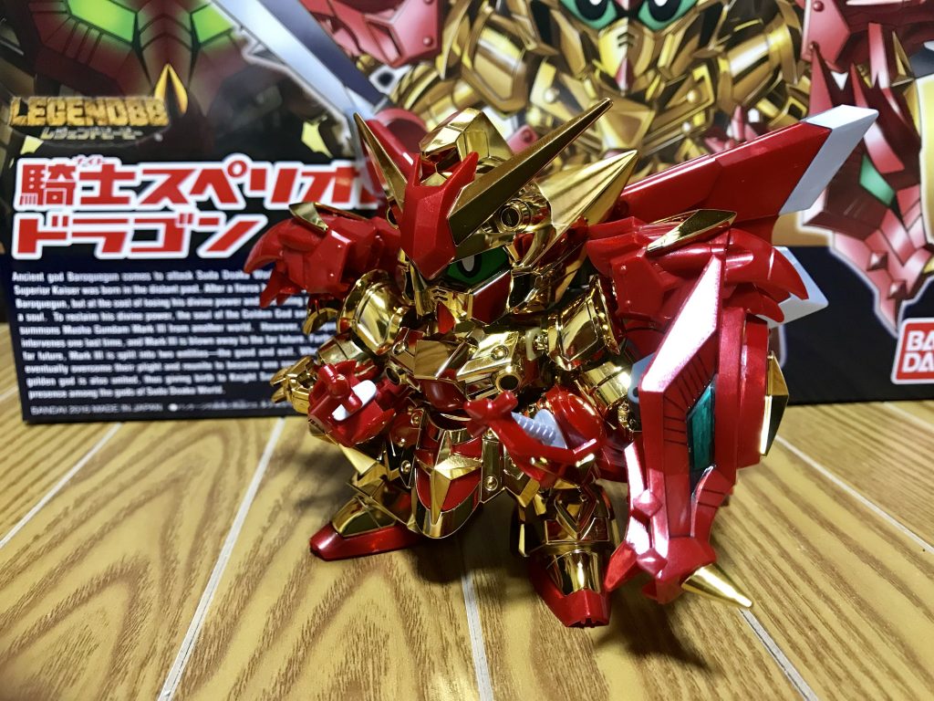 シールとスミ入れ後。これだけでもいい感じですけど、ギラギラ感が強くておもちゃ感があります。