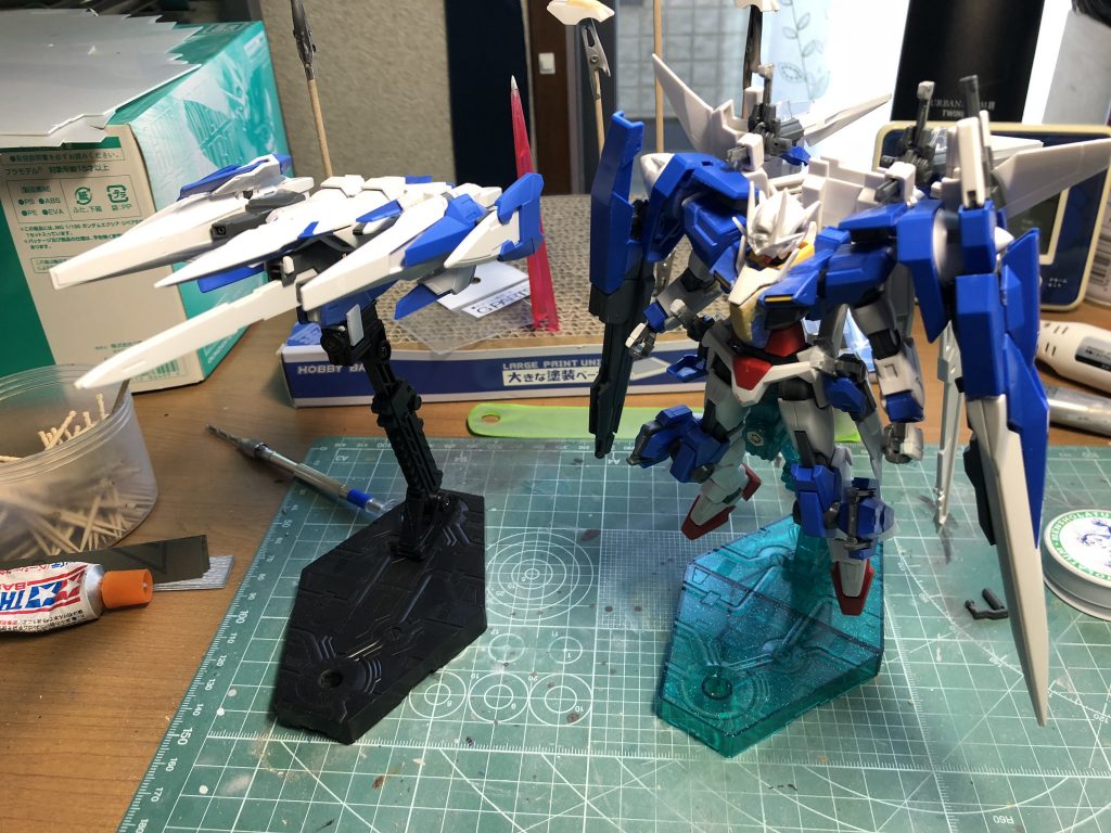 サーフェイサー前。てんこ盛りに耐えられるように各部にネオジムを採用し安定性をはかっていますが、個人的にはXNユニット+セブンソード/Gの組み合わせがお気に入り。