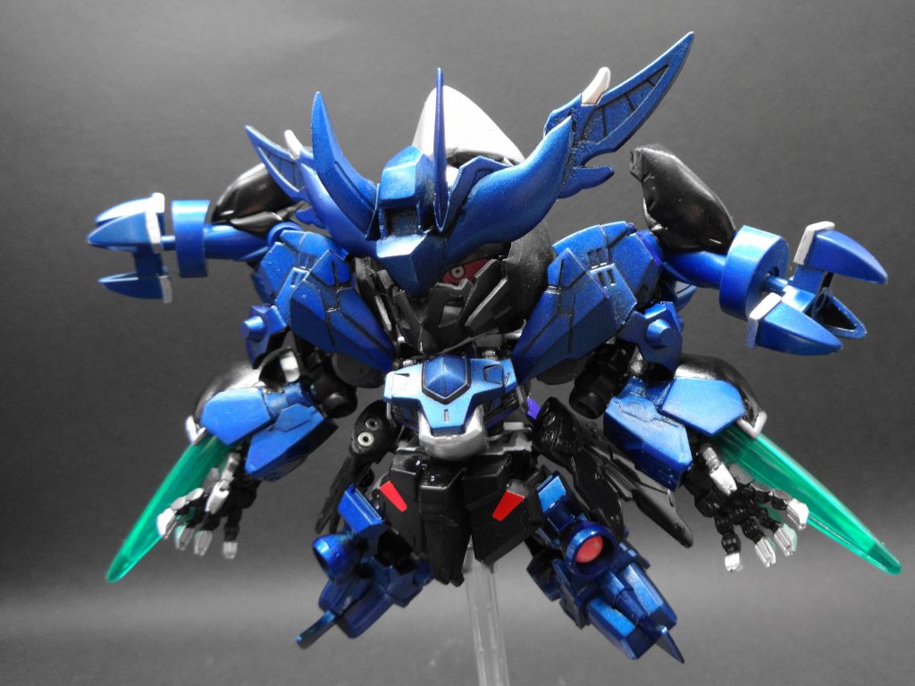 蒼魔神Vフォースワン。
ある錬金術師の手により本来の属性を歪められた存在。
それでも。
光ある道ではなくとも、二つの炎はまた再び一つとなった。
姿形は異形でも、これが今の彼らの“Vフォースワン”なのだ。