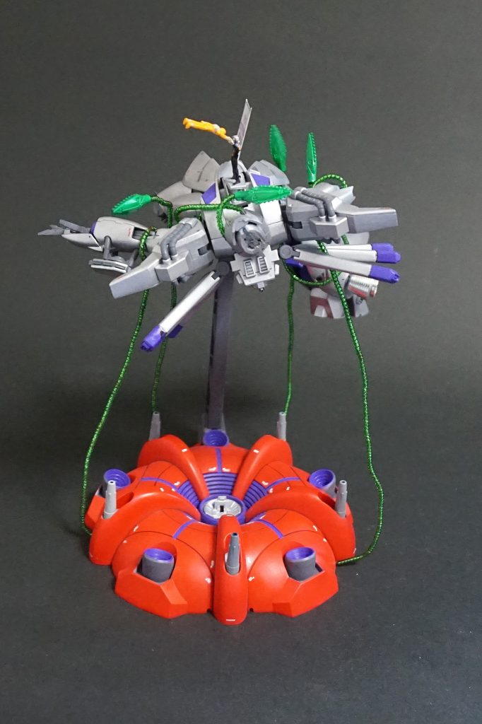 頭部や右腕、左足はダメージ加工しています。