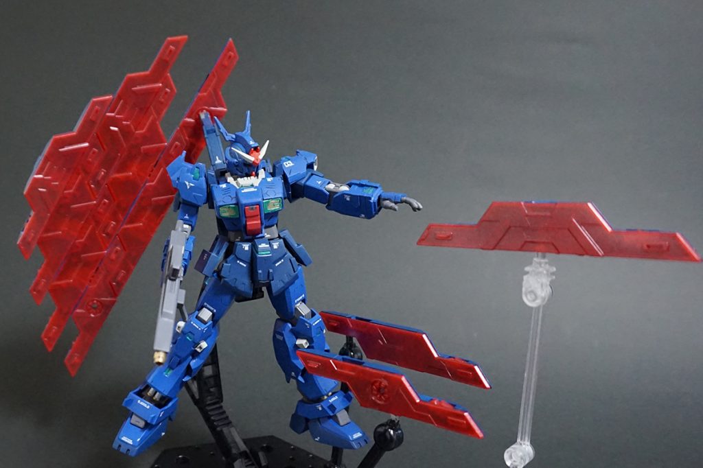 サイコプレートはムーンガンダム2体分を使用しています。