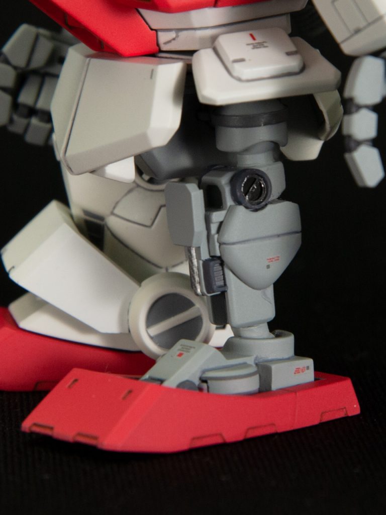 【左脚部(1)】
こちらも右足の外装の形状に合う範囲でディテールを詰め込みました。