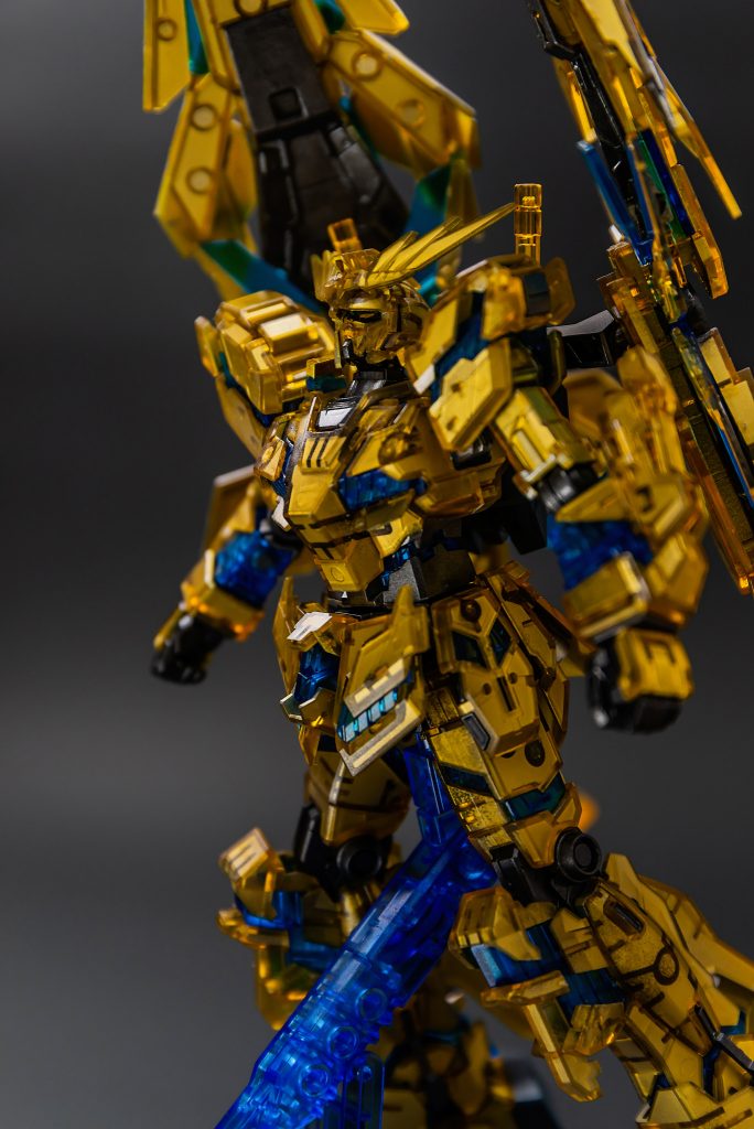 HG 1/144 ユニコーンガンダム3号機 フェネクス (デストロイモード) (ナラティブVer.) [クリアカラー]–3枚目/制作者：takechiyo