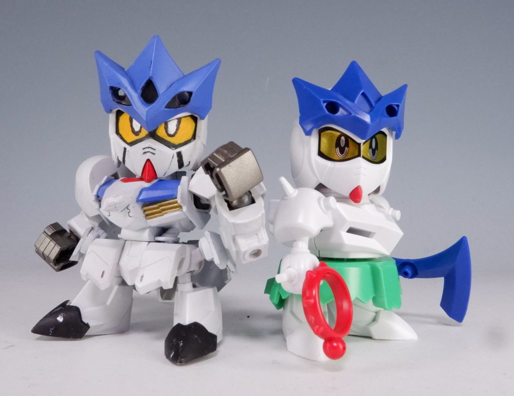 元キットとの比較。元といっても頭の角とフロントアーマーしか使ってませんが…。