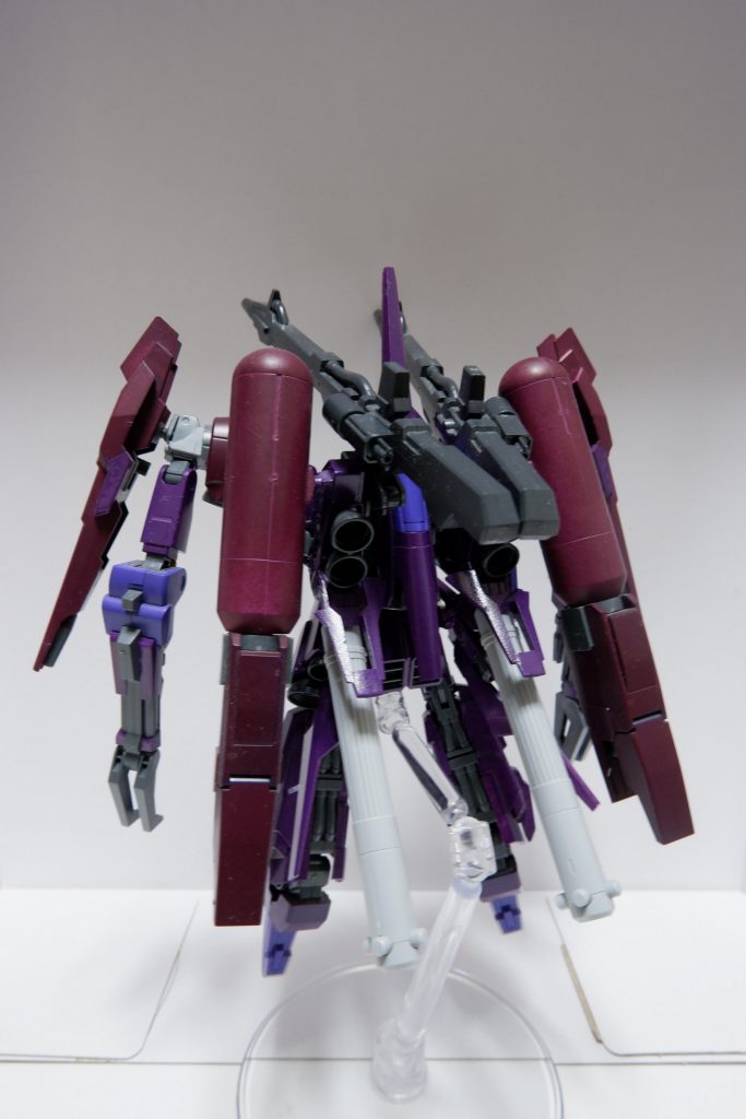 フル装備
メガビームランチャー2門、ブースター、プロペラントタンクを追加、
クローアームを展開し4本腕に。