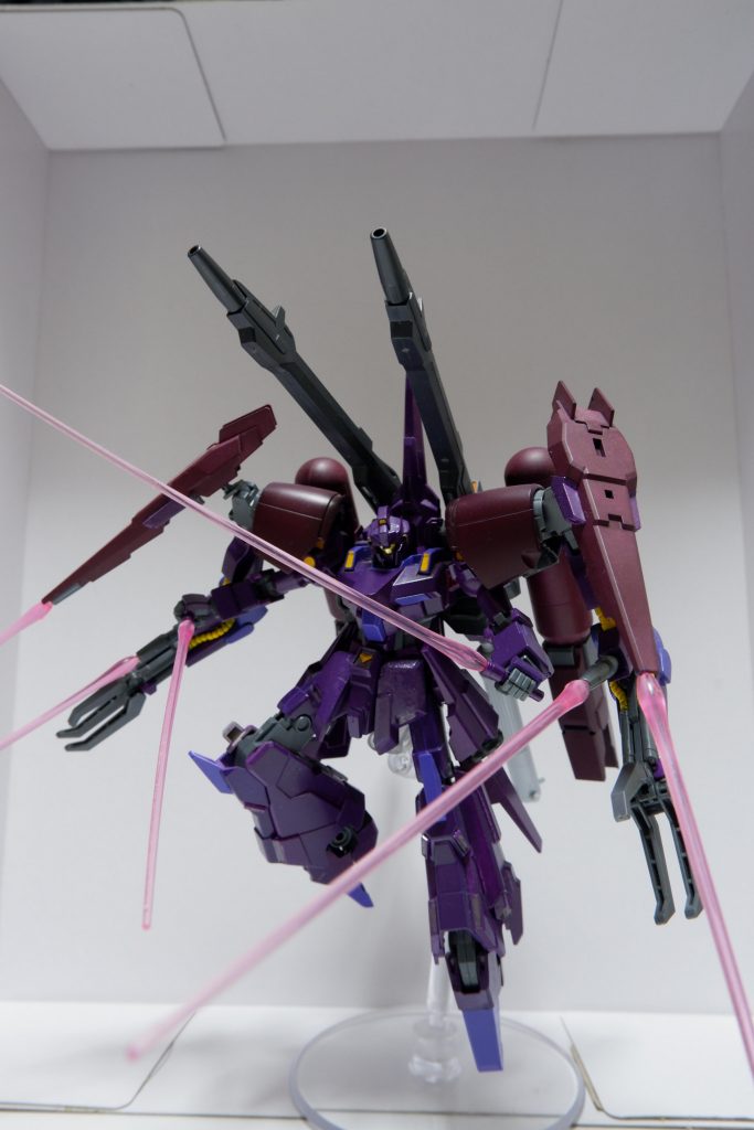 シールドビームキャノンからもビーム刃を発振することで最大6刀流ができます。